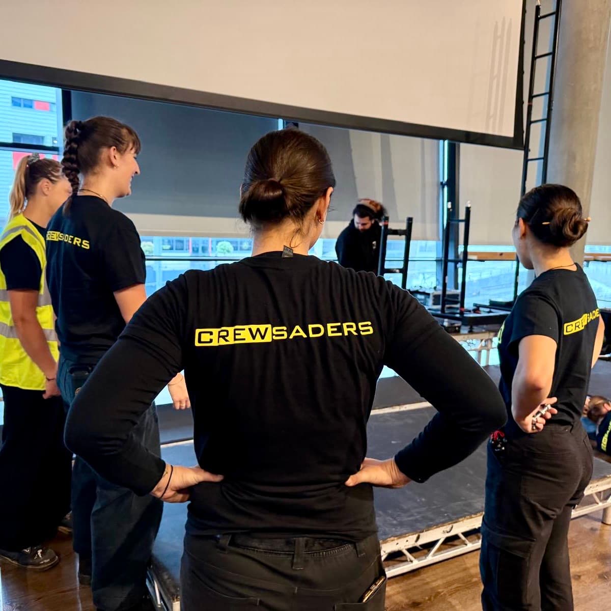 Female Crewsaders crew on site